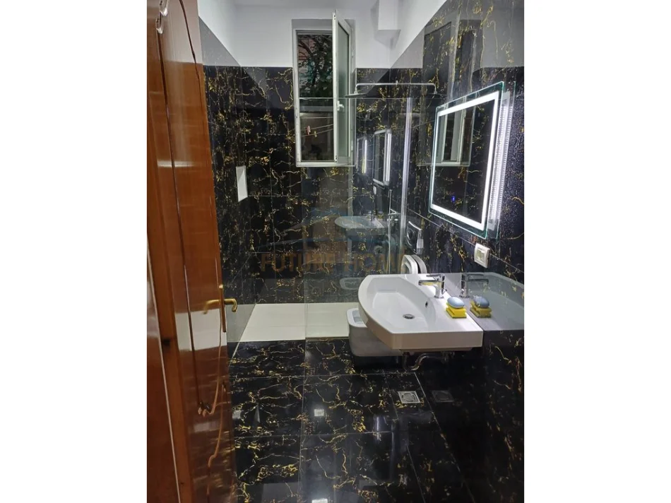 Tirane, shitet apartament 2+1 Kati 1, 83 m² 240.000 € (Sheshi Wilson)