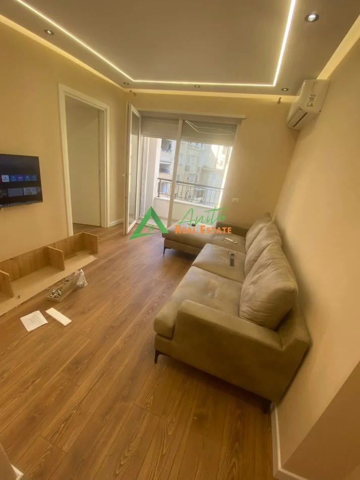 Tirane, jepet me qera apartament 1+1+Ballkon Kati 5, 70 m² 70 000 Lek  (Rruga Mine Peza)