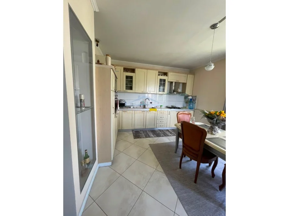Tirane, shitet apartament 2+1 Kati 6, 127 m² 23.500.000 € (Liqeni i thate)