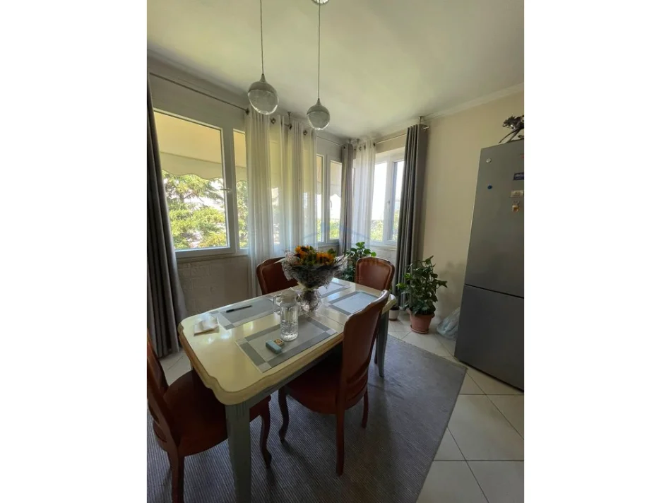 Tirane, shitet apartament 2+1 Kati 6, 127 m² 23.500.000 € (Liqeni i thate)