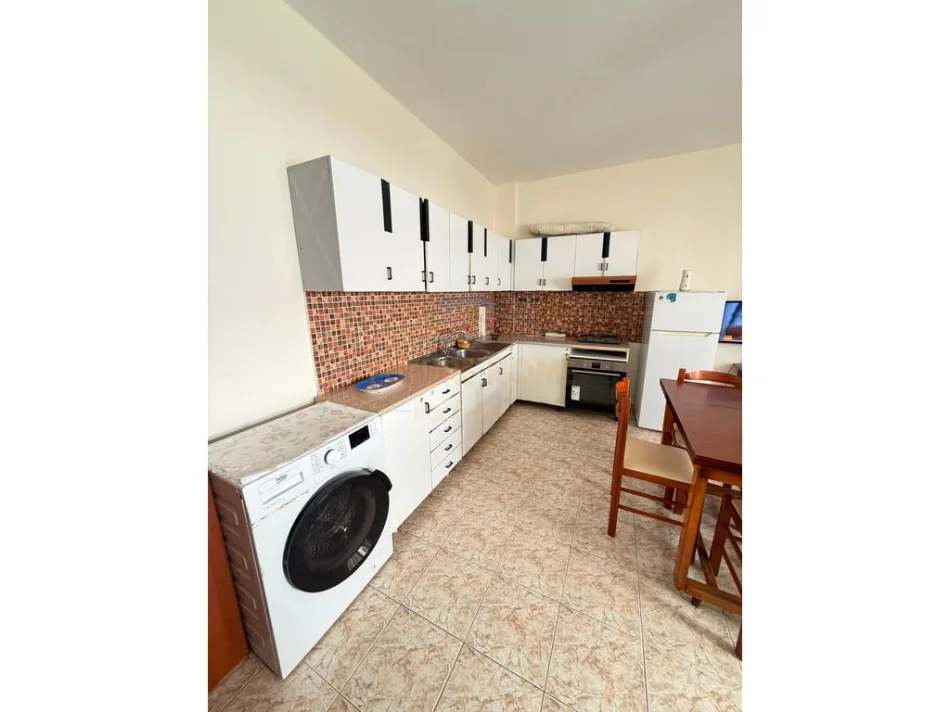 Durres, jepet me qera apartament 1+1 Kati 1, 55 m² 350 € (Plazh Rrota Kuqe,)
