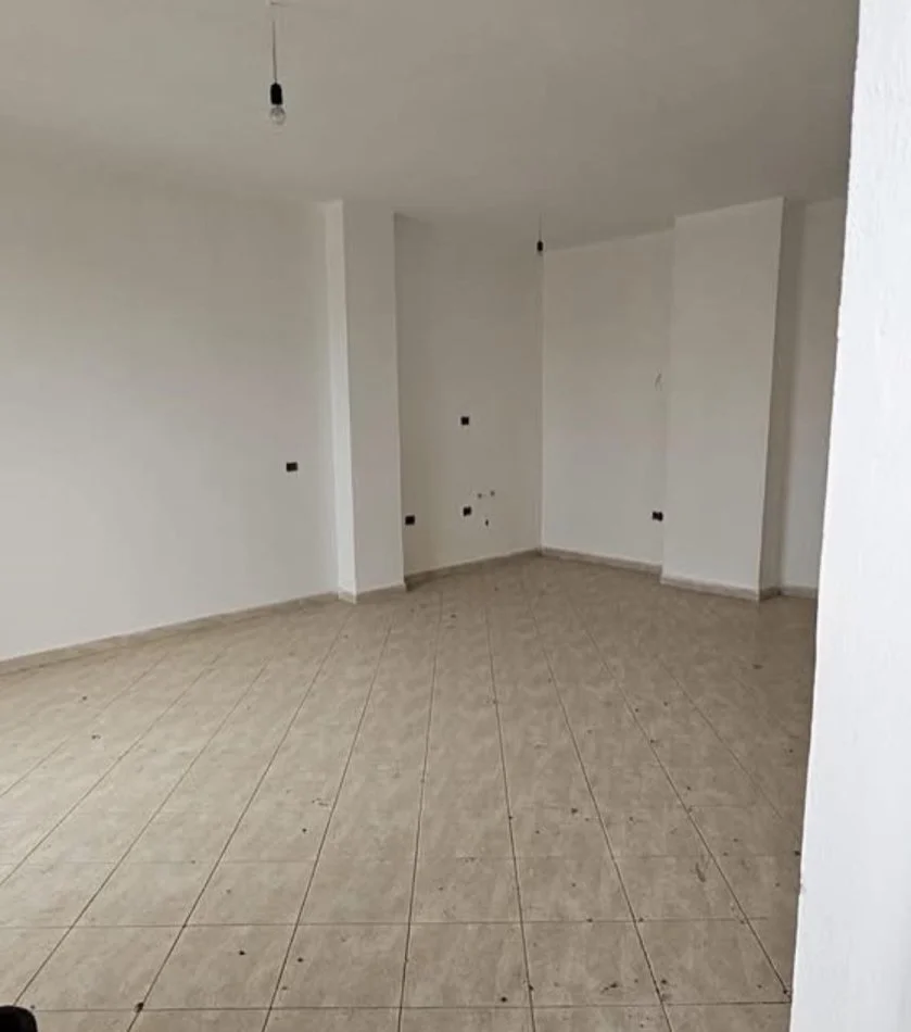 Durres, shes apartament 1+1 Kati 5, 55.000 € (Hotel Adriatik,Plazh)