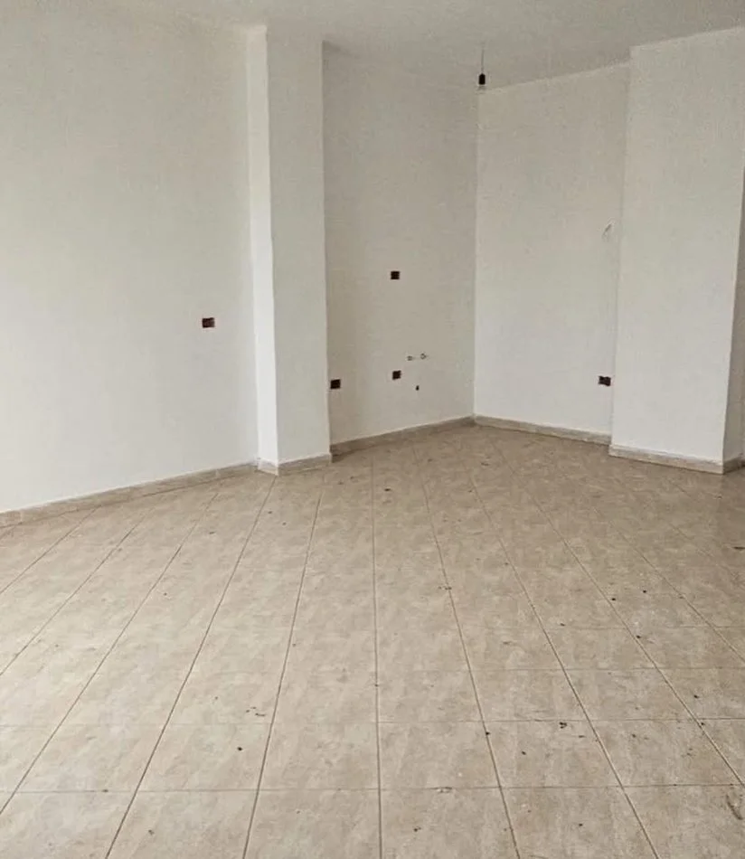 Durres, shes apartament 1+1 Kati 5, 55.000 € (Hotel Adriatik,Plazh)