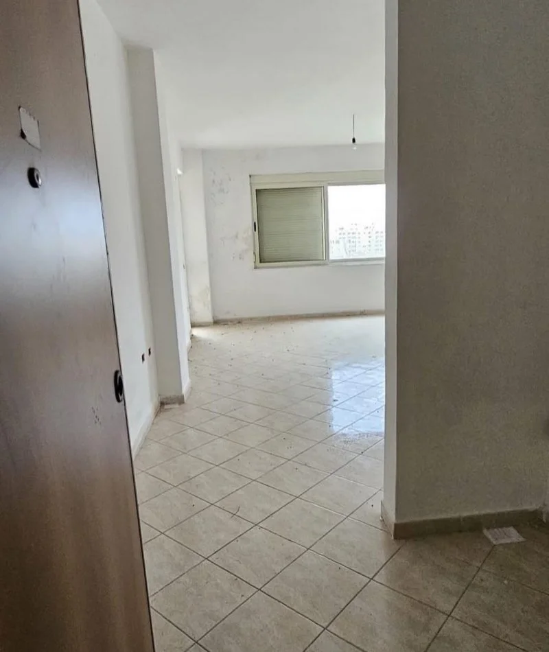 Durres, shes apartament 1+1 Kati 5, 55.000 € (Hotel Adriatik,Plazh)