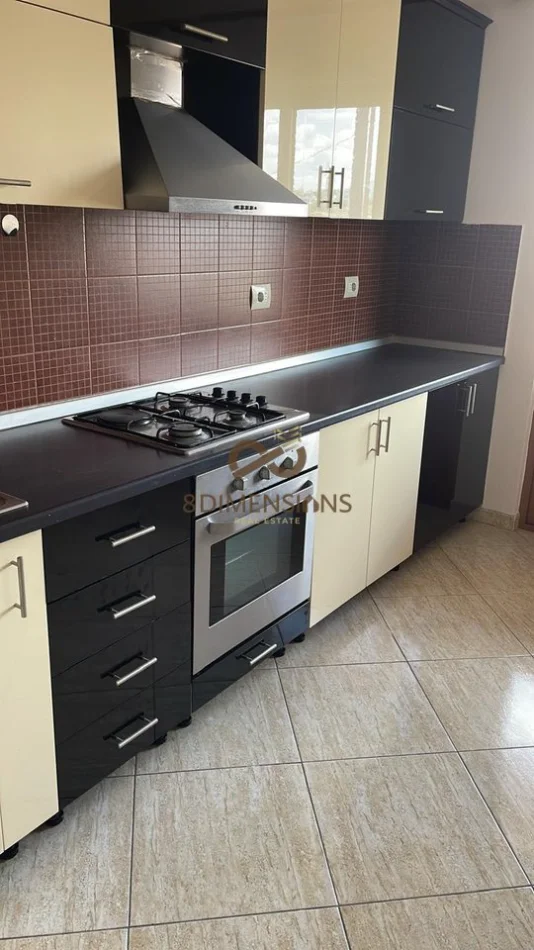 Tirane, jepet me qera apartament 3+1+Ballkon Kati 3, 130 m² 440 € (kinostudio)