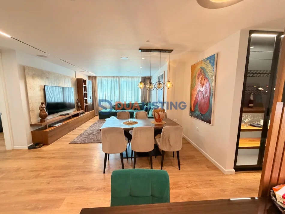 Tirane, shitet apartament 3+1 , 162 m² 800.000 € (Air Albania Stadium)