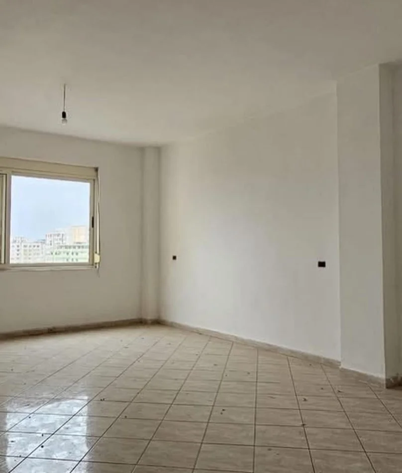 Durres, shes apartament 1+1 Kati 5, 55.000 € (Hotel Adriatik,Plazh)