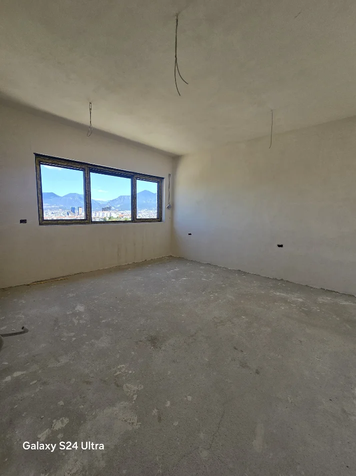 Tirane, shitet apartament 3+1 Kati 3, 231 m² 360.000 € (Kodra diellit)