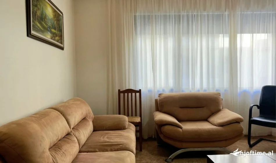 JEPET ME QERA: 1+1 ( 📍 prane Stadiumit - VLORE) - Kati 5 - 75 m² ( 350 Euro/muaj ) 🎆