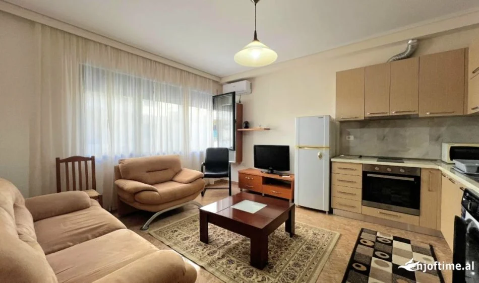 JEPET ME QERA: 1+1 ( 📍 prane Stadiumit - VLORE) - Kati 5 - 75 m² ( 350 Euro/muaj ) 🎆