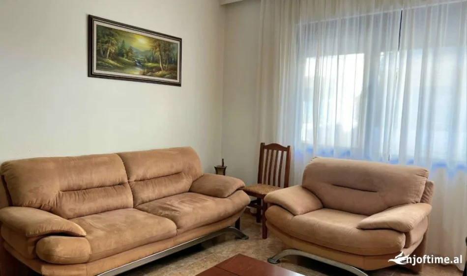 JEPET ME QERA: 1+1 ( 📍 prane Stadiumit - VLORE) - Kati 5 - 75 m² ( 350 Euro/muaj ) 🎆