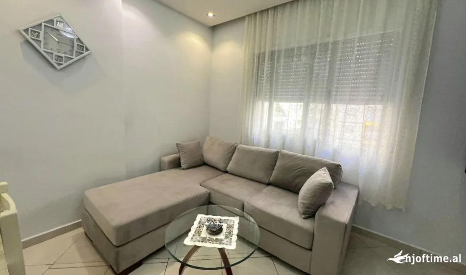 JEPET ME QERA: 2+1 ( 📍 Prane Stadiumit - Vlore) - Kati 4 - 88 m² ( 400 Euro/muaj ) ✨
