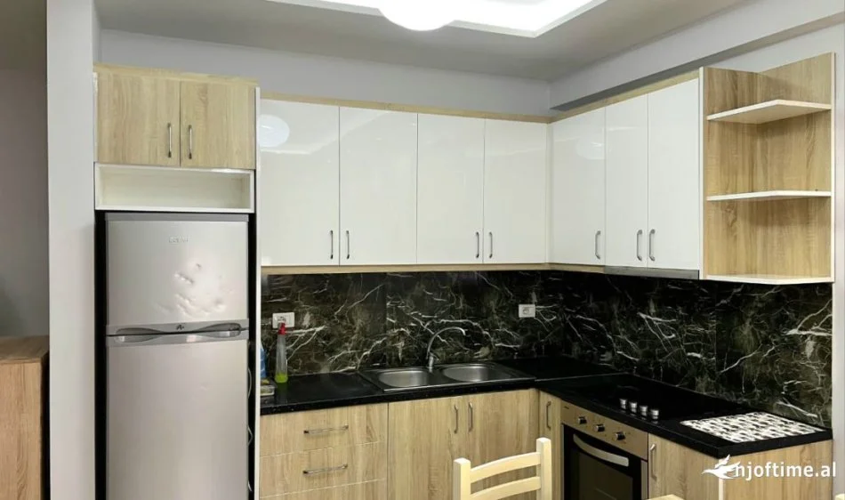 JEPET ME QERA: 2+1 ( 📍 Prane Stadiumit - Vlore) - Kati 4 - 88 m² ( 400 Euro/muaj ) ✨