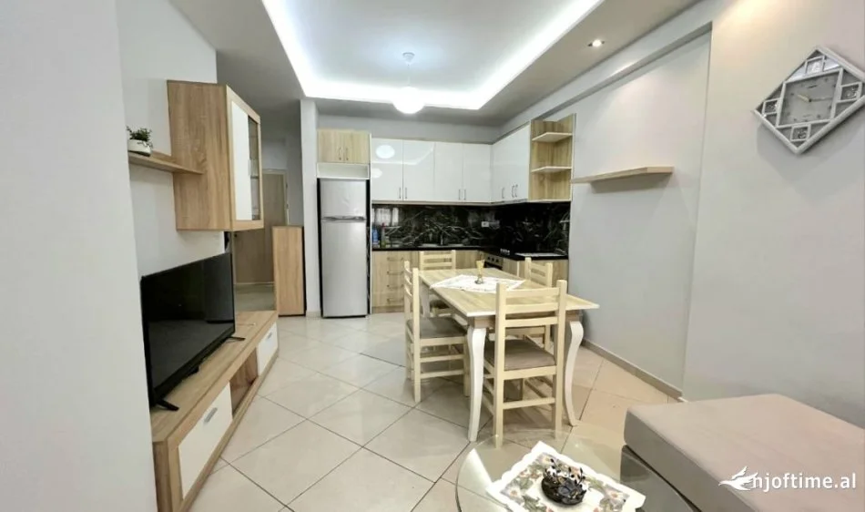 JEPET ME QERA: 2+1 ( 📍 Prane Stadiumit - Vlore) - Kati 4 - 88 m² ( 400 Euro/muaj ) ✨