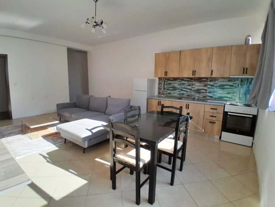 Durres, shes apartament 2+1+Ballkon Kati 3, 132 m² 139.000 € (Vollga,Prane Gjimnazit Gjergj Kastrioti)