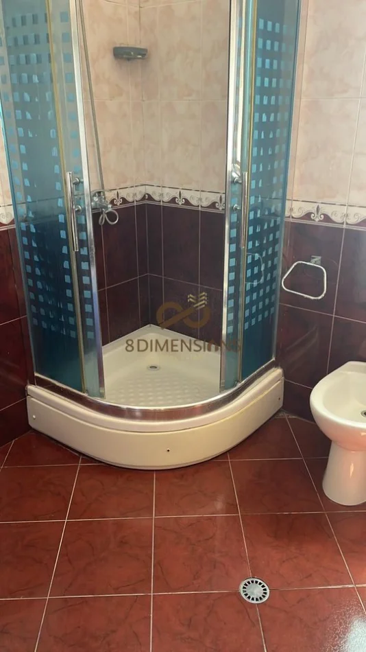 Tirane, jepet me qera apartament 3+1+Ballkon Kati 3, 130 m² 440 € (kinostudio)