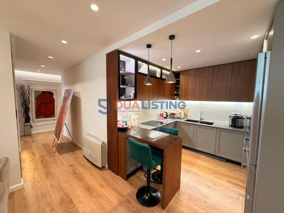 Tirane, shitet apartament 3+1 , 162 m² 800.000 € (Air Albania Stadium)