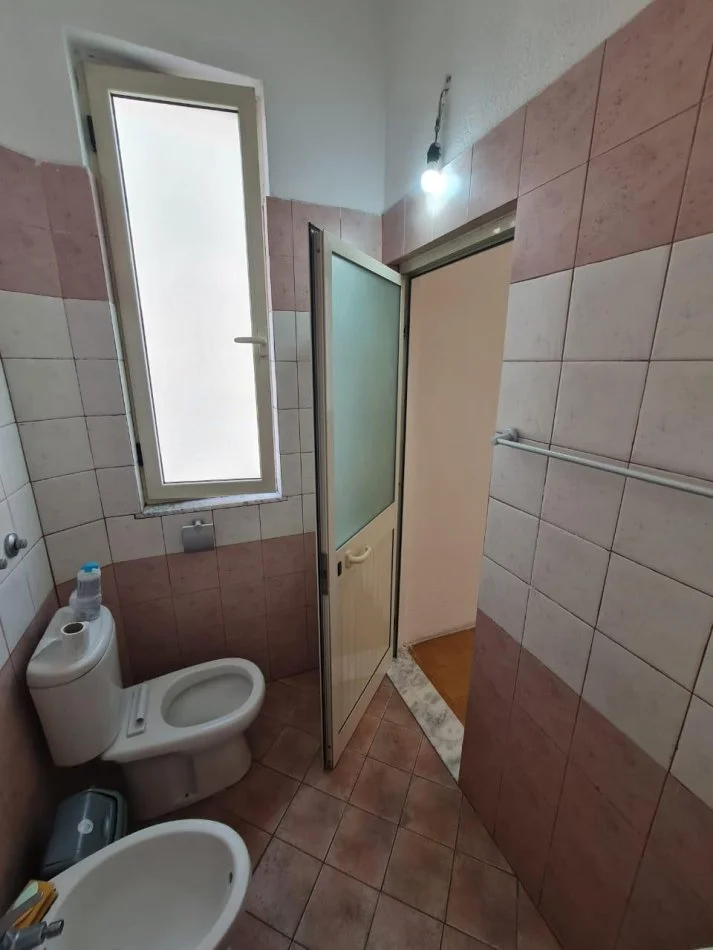 Durres, shes apartament 1+1 Kati 3, 73 m² 85.000 € (Vollga,Prane Gjimnazit Gjergj Kastrioti)