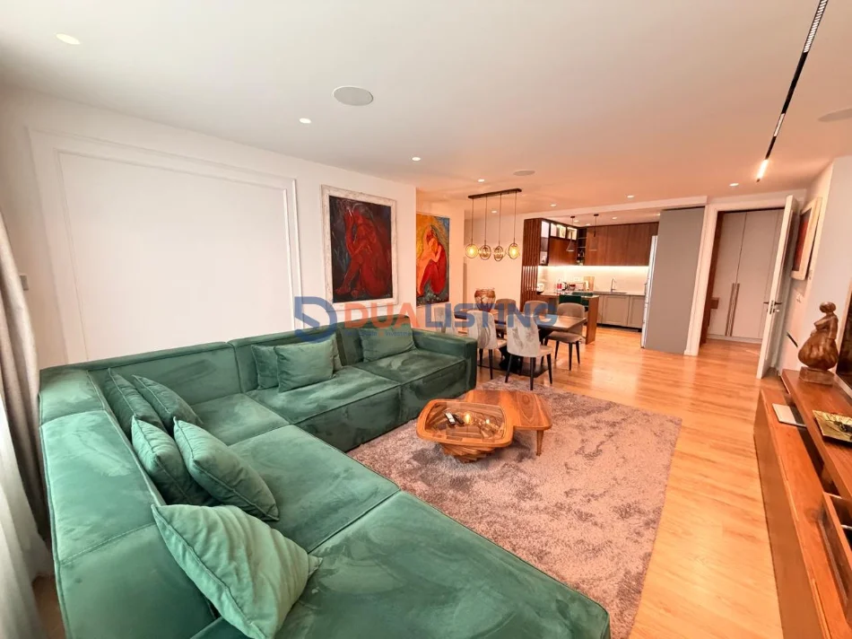 Tirane, shitet apartament 3+1 , 162 m² 650.000 € (ish blloku , garda)