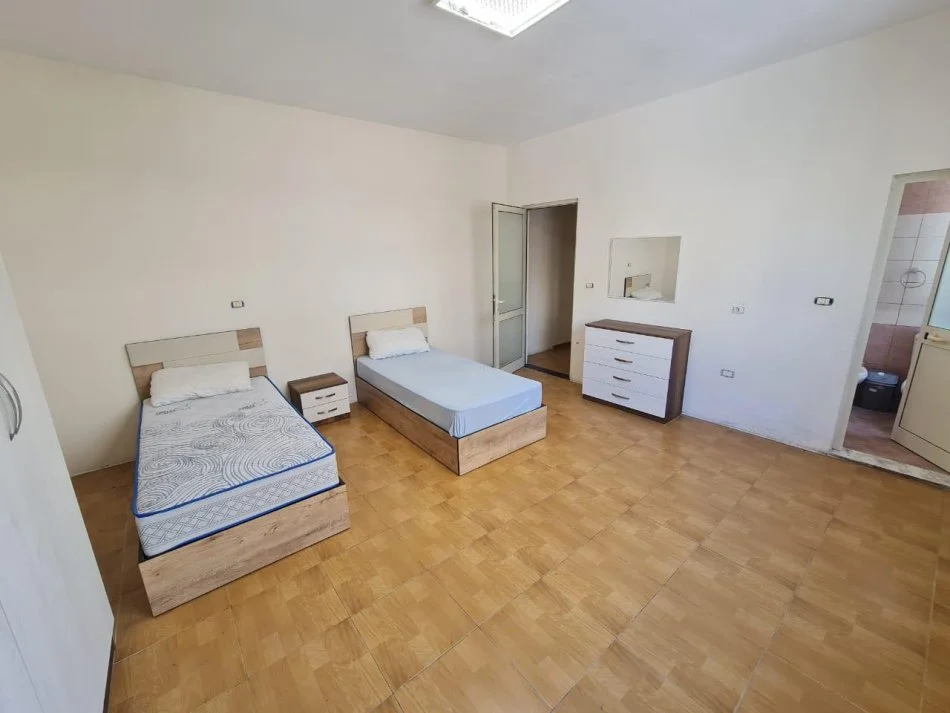 Durres, shes apartament 1+1 Kati 3, 73 m² 85.000 € (Vollga,Prane Gjimnazit Gjergj Kastrioti)