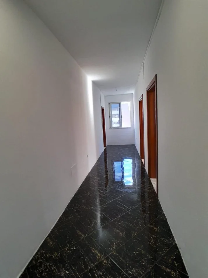 Durres, shes apartament 2+1+Ballkon Kati 3, 132 m² 139.000 € (Vollga,Prane Gjimnazit Gjergj Kastrioti)