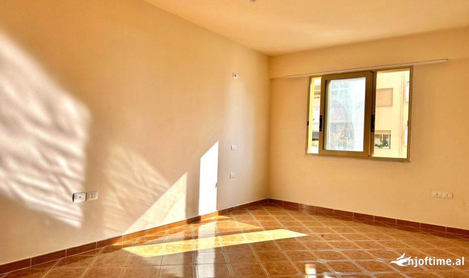 SHITET APARTAMENT: 2+1 (📍 Lungomare - Vlore) Pamje nga Deti - Kati 7 - 77 m² || €165,000