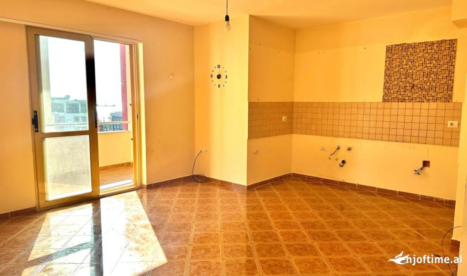 SHITET APARTAMENT: 2+1 (📍 Lungomare - Vlore) Pamje nga Deti - Kati 7 - 77 m² || €165,000