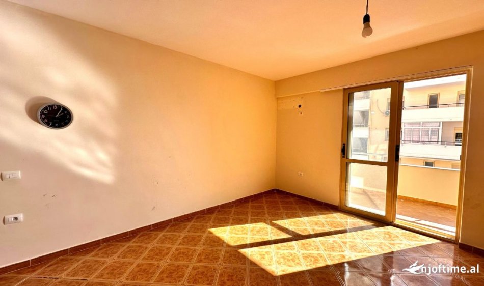 SHITET APARTAMENT: 2+1 (📍 Lungomare - Vlore) Pamje nga Deti - Kati 7 - 77 m² || €165,000