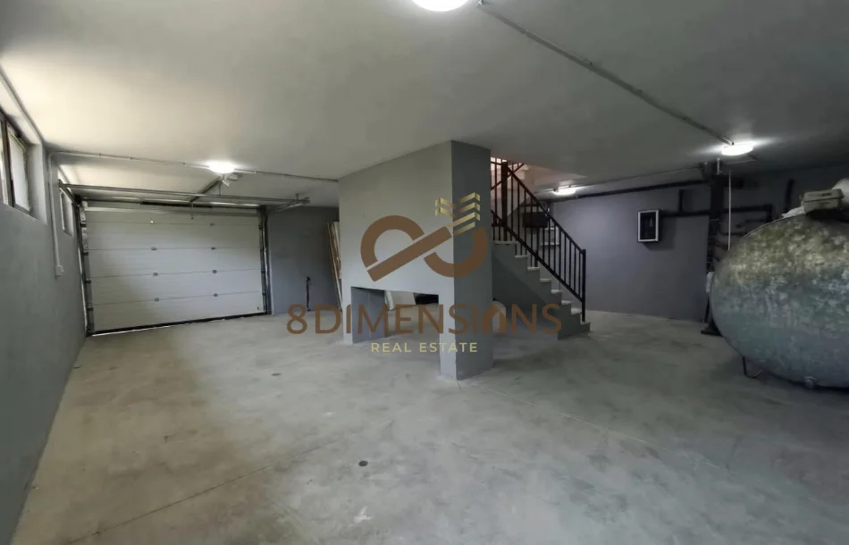 Tirane, jepet me qera Vile 3 Katshe Kati 0, 360 m² 2.500 € (rruga e elbasanit)