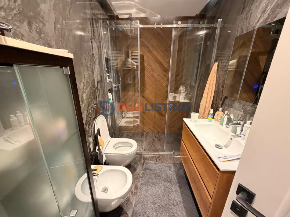 Tirane, shitet apartament 3+1 , 162 m² 800.000 € (Air Albania Stadium)