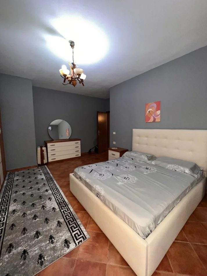 Tirane, jepet me qera apartament 2+1 Kati 3, 100 m² 800 € (Liqeni Artificial)