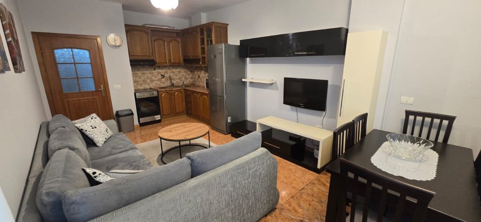 Tirane, jepet me qera apartament 1+1 Kati 7, 60 m² 500 € (Ish Parku i Autobuzave)