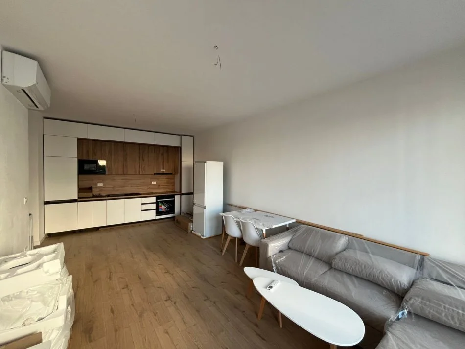 Tirane, jepet me qera apartament 1+1+Ballkon Kati 5, 62 m² 650 € (Trio Tower Residence, Don Bosko)