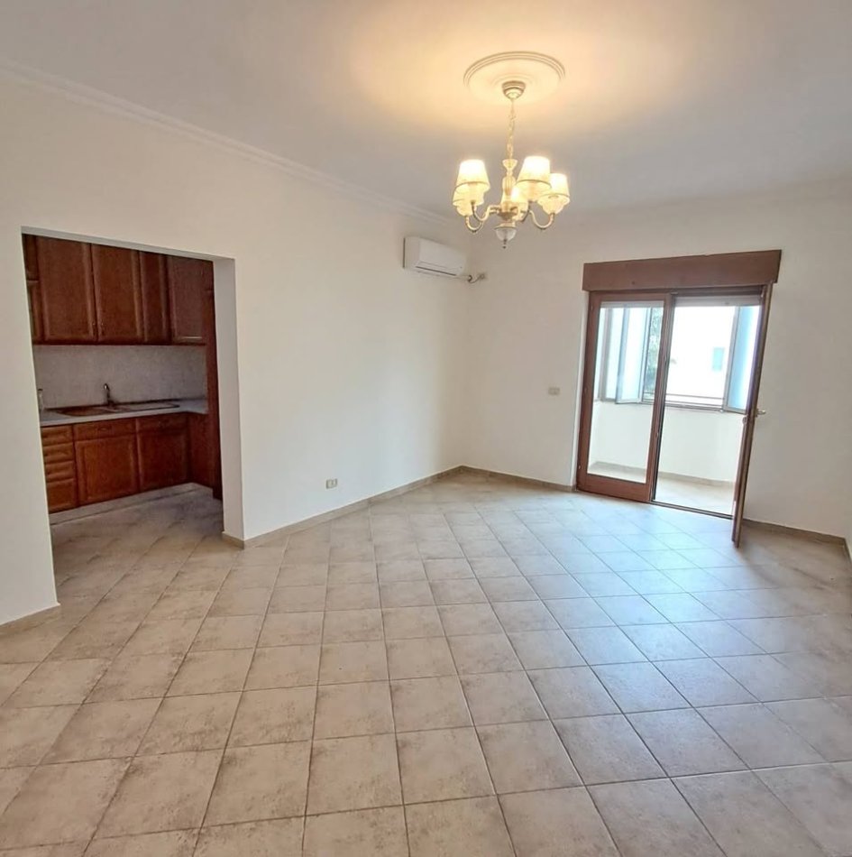 Tirane, jepet me qera apartament 2+1+Aneks+Ballkon Kati 2, 127 m² 700 € (9 katshet)