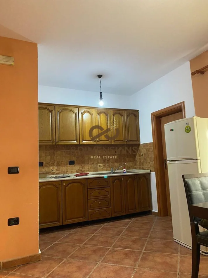 Tirane, jepet me qera apartament 2+1 Kati 5, 115 m² 550 € (ali demi)