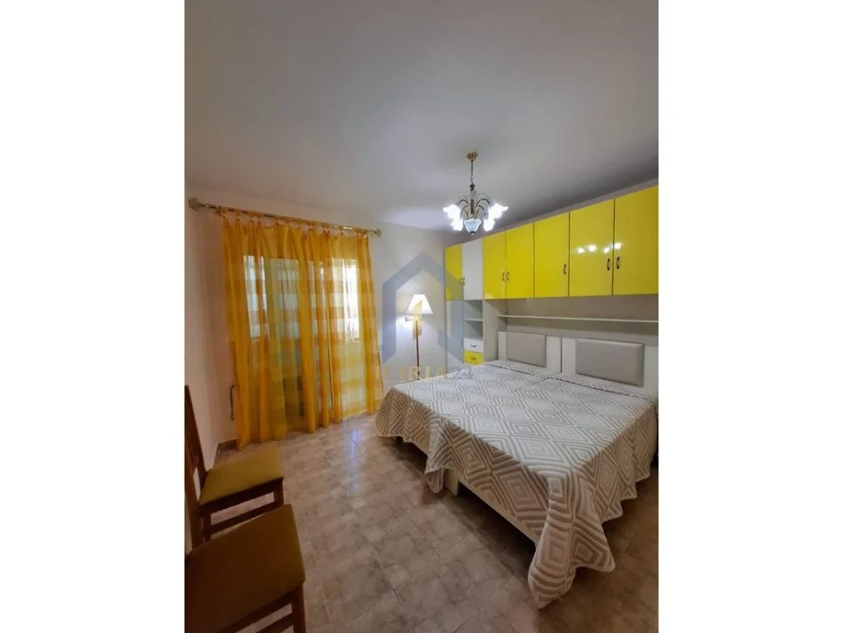 Tirane, jap me qera apartament 1+1+Ballkon Kati 3, 75 m² 600 € (Kopshti Botanik)