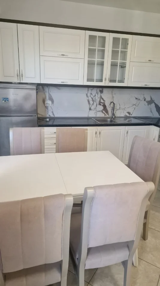 Tirane, jepet me qera apartament 2+1 Kati 7, 90 m² 550 € (Rruga e Kavajes perballe Delijorgjit)