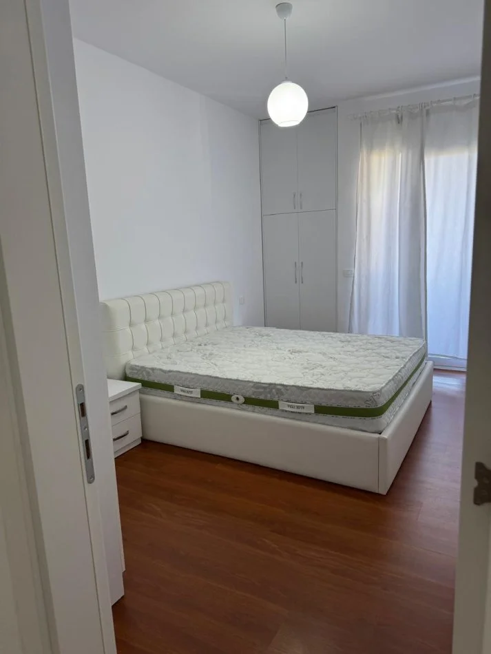 Tirane, jepet me qera 2+1+Ballkon Kati 8, 80 m² 600 € (rruga Ndre Mjeda)