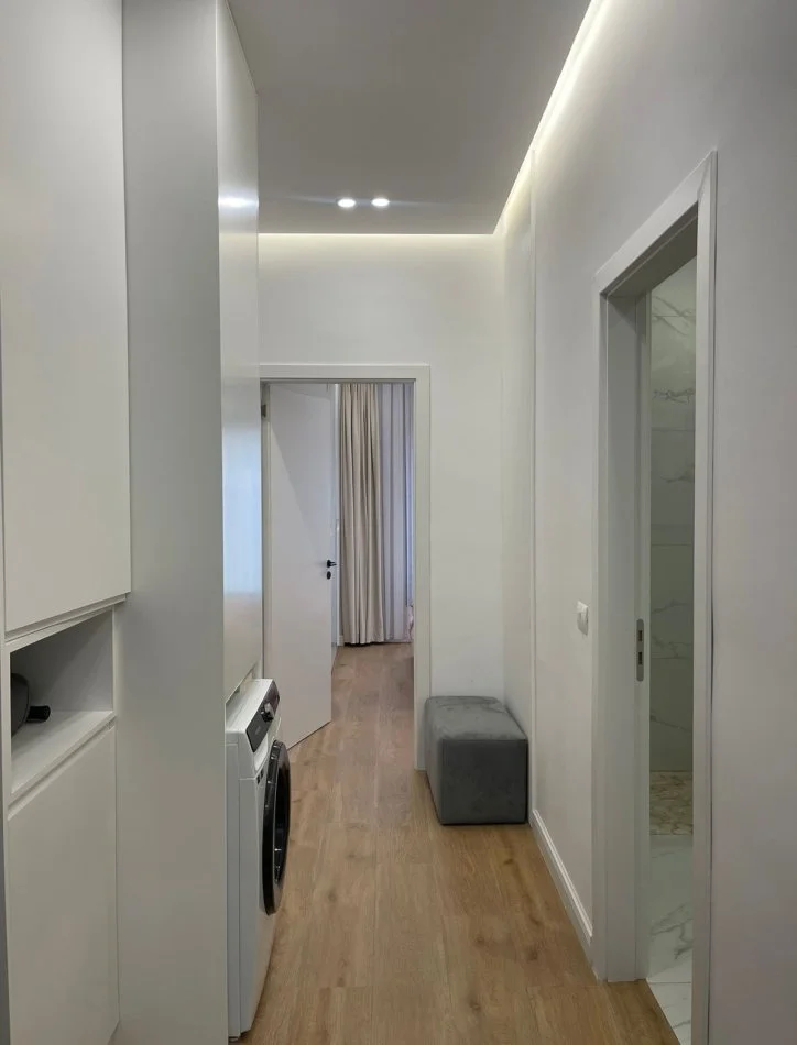Tirane, jepet me qera apartament 1+1 Kati 3, 70 m² 900 € (Rruga e Kosovareve)