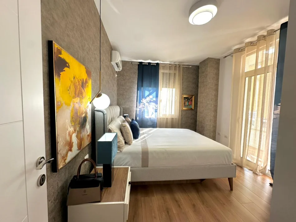 Tirane, jepet me qera apartament 1+1+Aneks+Ballkon Kati 5, 77 m² 800 € (21 dhjetori)