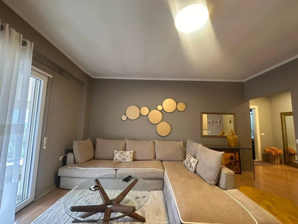 Tirane, jepet me qera apartament 1+1+Aneks+Ballkon Kati 4, 67 m² 600 € 