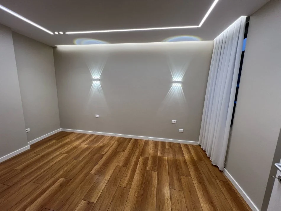 Tirane, shitet apartament 1+1+Ballkon Kati 4, 61 m² 135.000 € (Naim Frasher)
