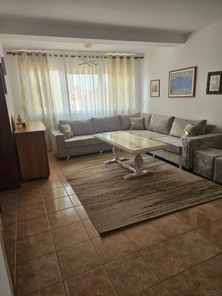 Tirane, jepet me qera apartament 2+1 Kati 6, 100 m² 700 € 
