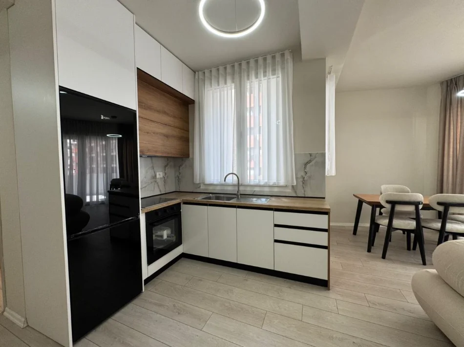 Tirane, jepet me qera apartament 1+1 Kati 2, 80 m² 650 € (River Residence / Astir)