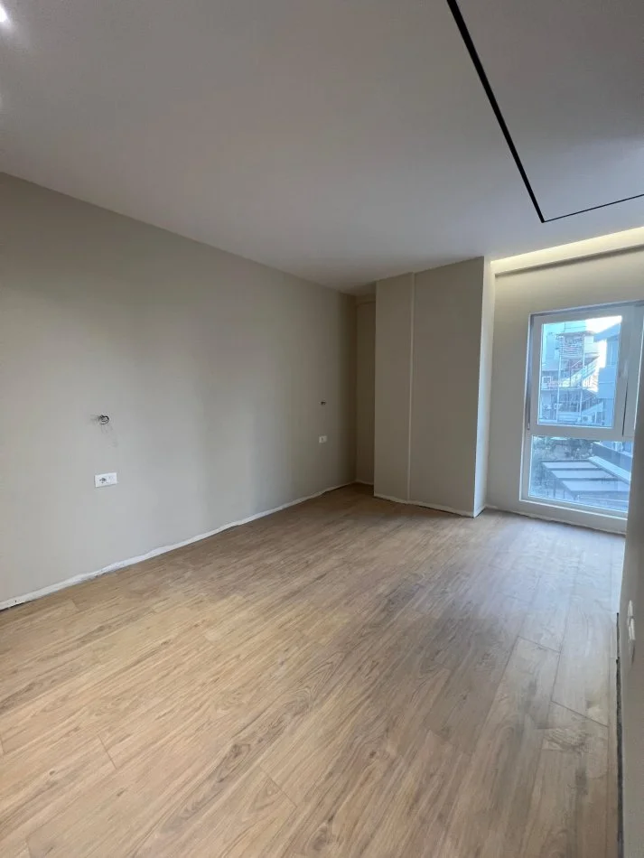Tirane, jepet me qera apartament 1+1 Kati 1, 65 m² 600 € (Zogu i zi)