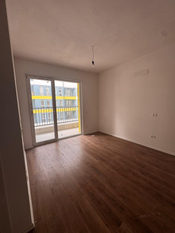 Tirane, shes apartament 1+1+Ballkon Kati 2, 60 m² 85.000 € (Univers City)