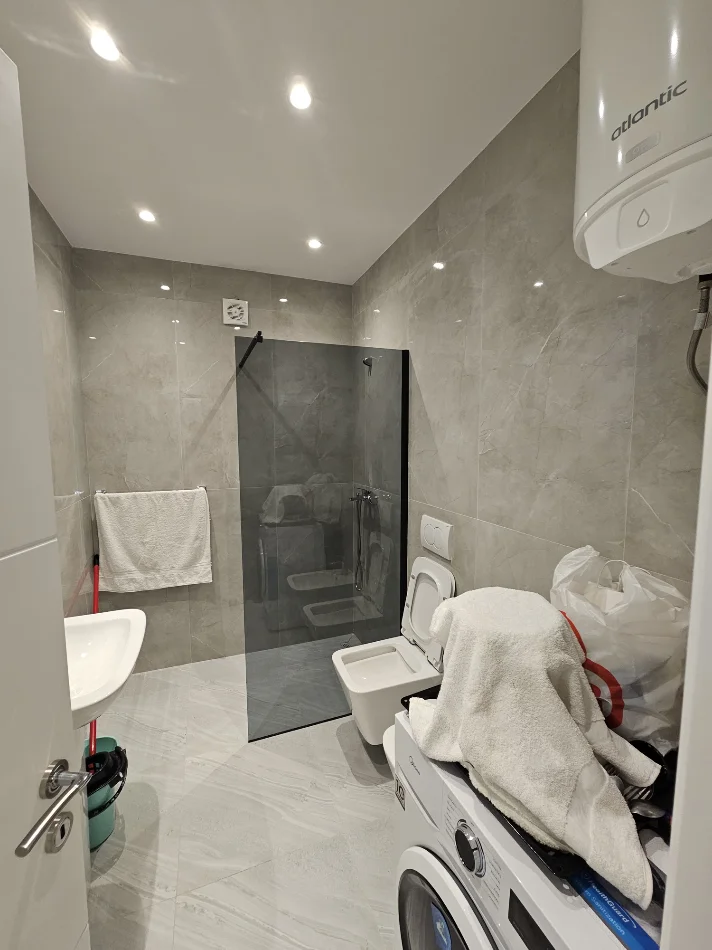 Tirane, jepet me qera apartament 1+1 Kati 4, 80 m² 700 € (Rruga jordan misja)