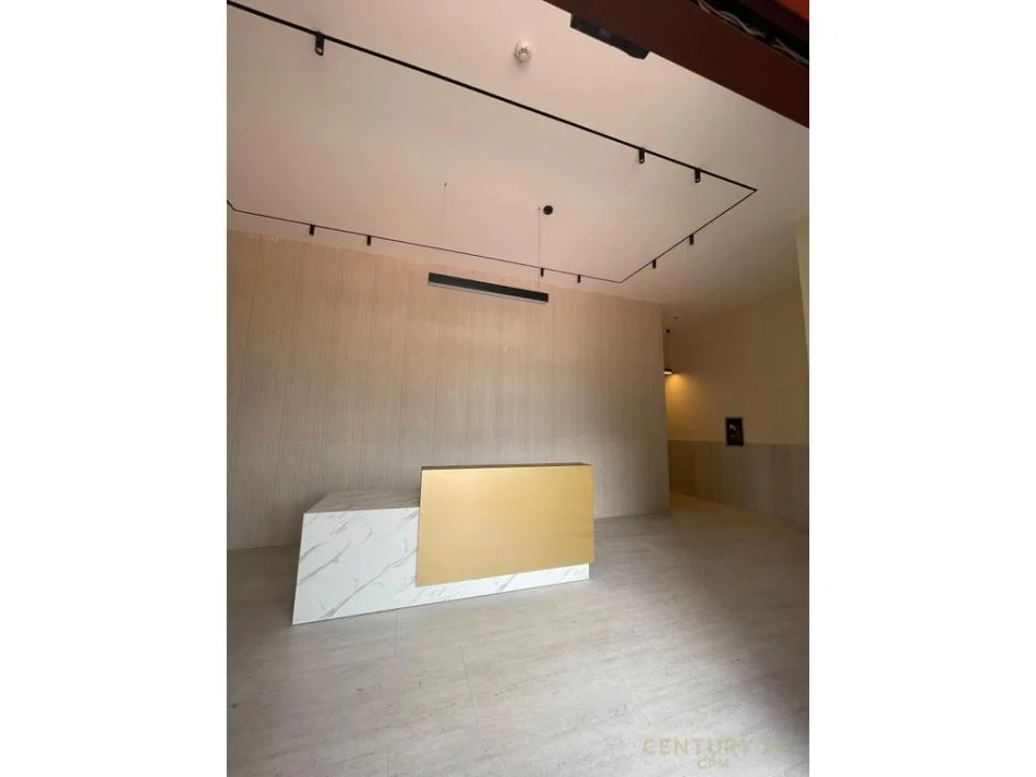 Tirane, shes apartament 2+1 Kati 2, 153 m² 566.100 € (Rruga e Kosovareve)