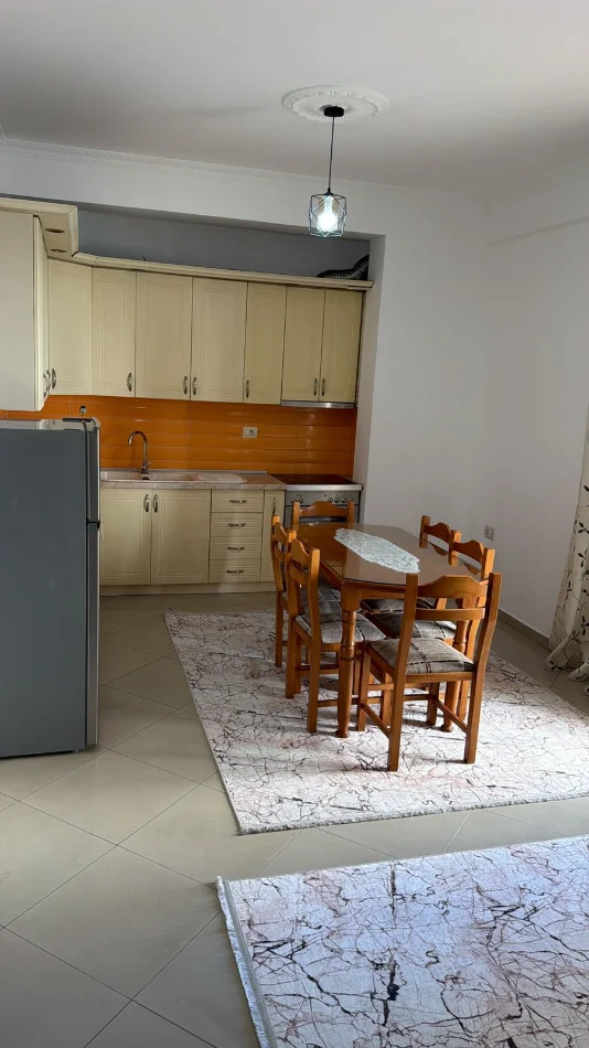 Tirane, jepet me qera apartament 2+1+Ballkon Kati 2, 80 m² 450 € (ASTIR)