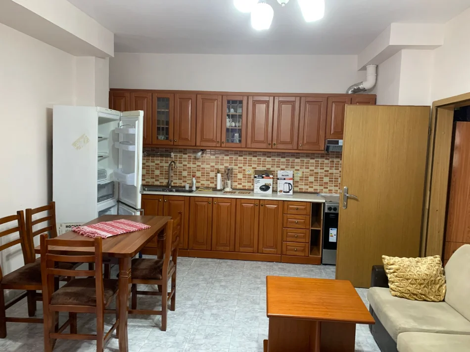 Tirane, jepet me qera garsonier Kati 1, 40 m² 400 € (VASIL SHANTO)